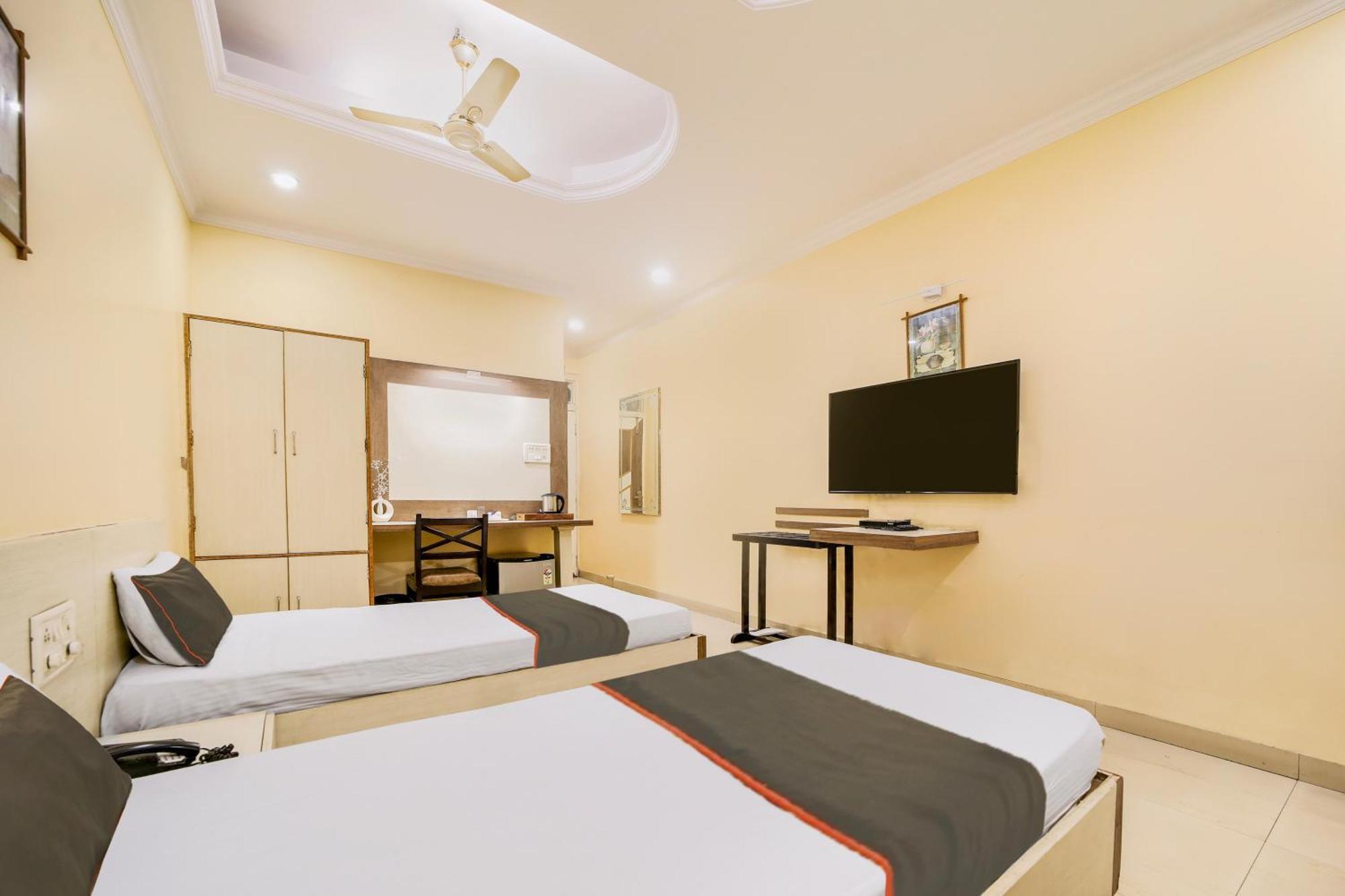 Collection O Hotel Silver Inn بوبال المظهر الخارجي الصورة