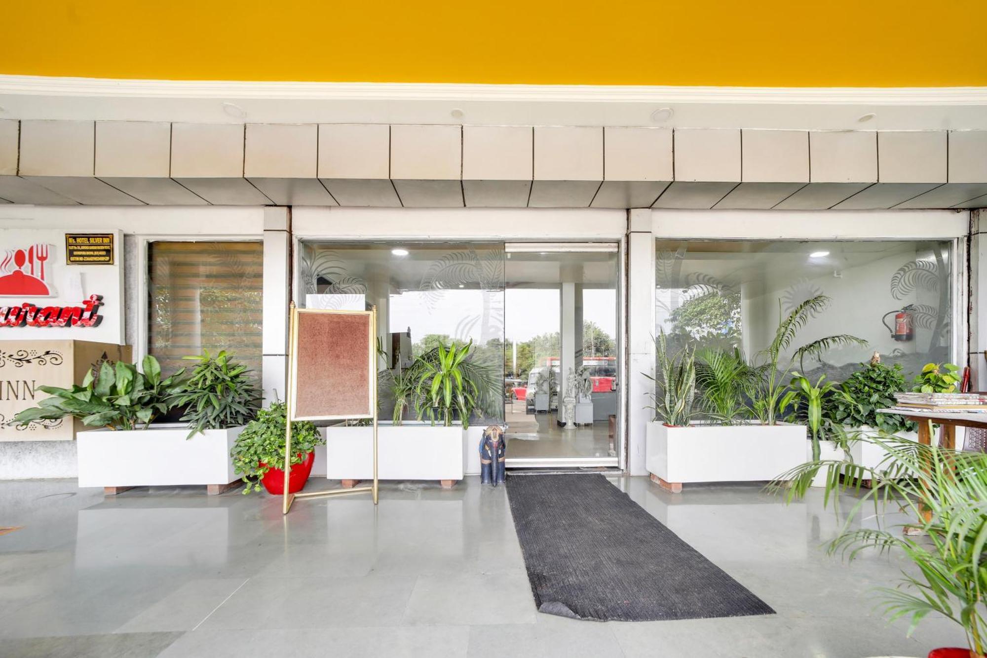 Collection O Hotel Silver Inn بوبال المظهر الخارجي الصورة